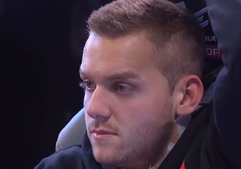 边后卫或8 边后卫或8